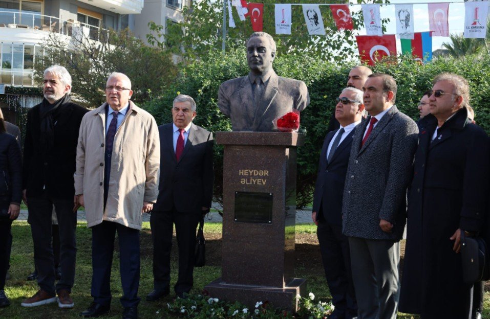 İzmirdə Heydər Əliyev Anısına İki Günlük Anım Proqramı