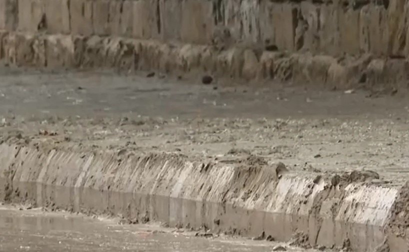 Bakının mərkəzində sürüşmə təhlükəsi yarandı - VİDEO