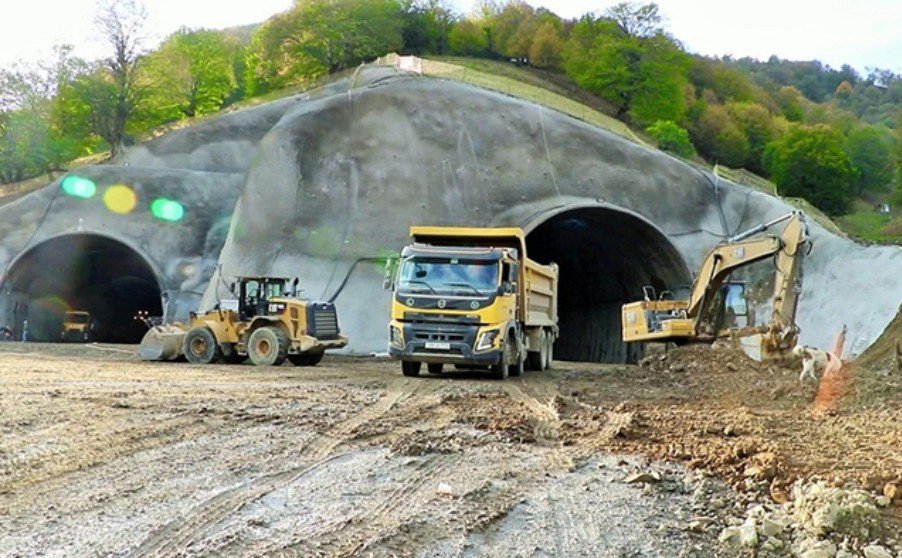 Laçında hərəkət olmayan tuneldə qəza törədən sürücü həbs edildi: Ölən vardı