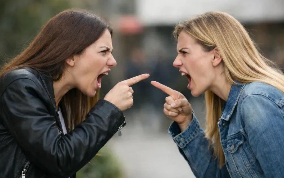 Sabirabadda qadınların ƏR DAVASI: Biri nazirliyin katibəsidir