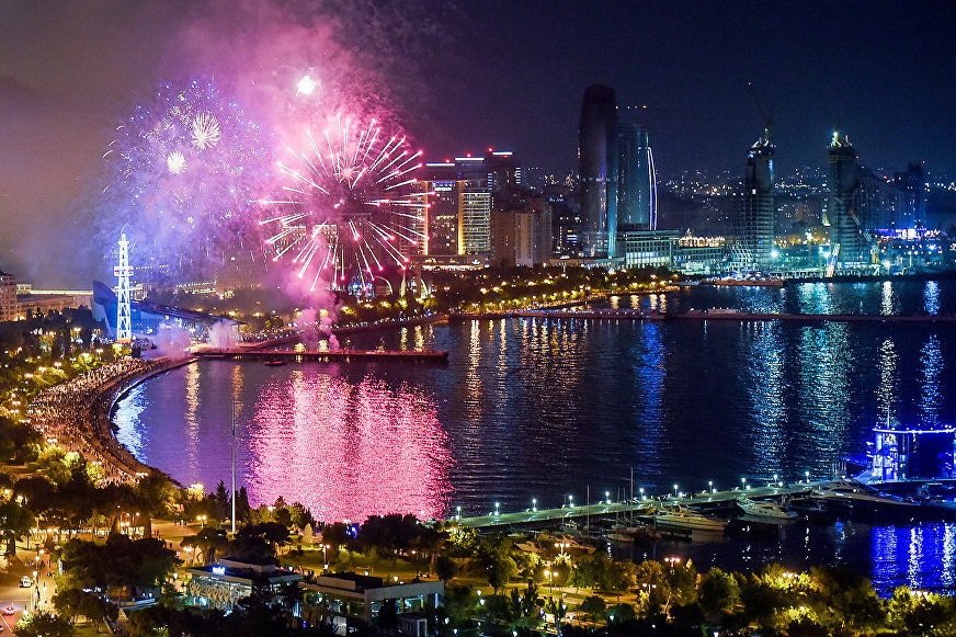 Yeni il gecəsi bulvara çıxanlara ŞAD XƏBƏR