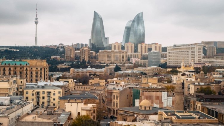 Bakıda addımbaşı hər yerdə var - Sonsuzluq yaradır