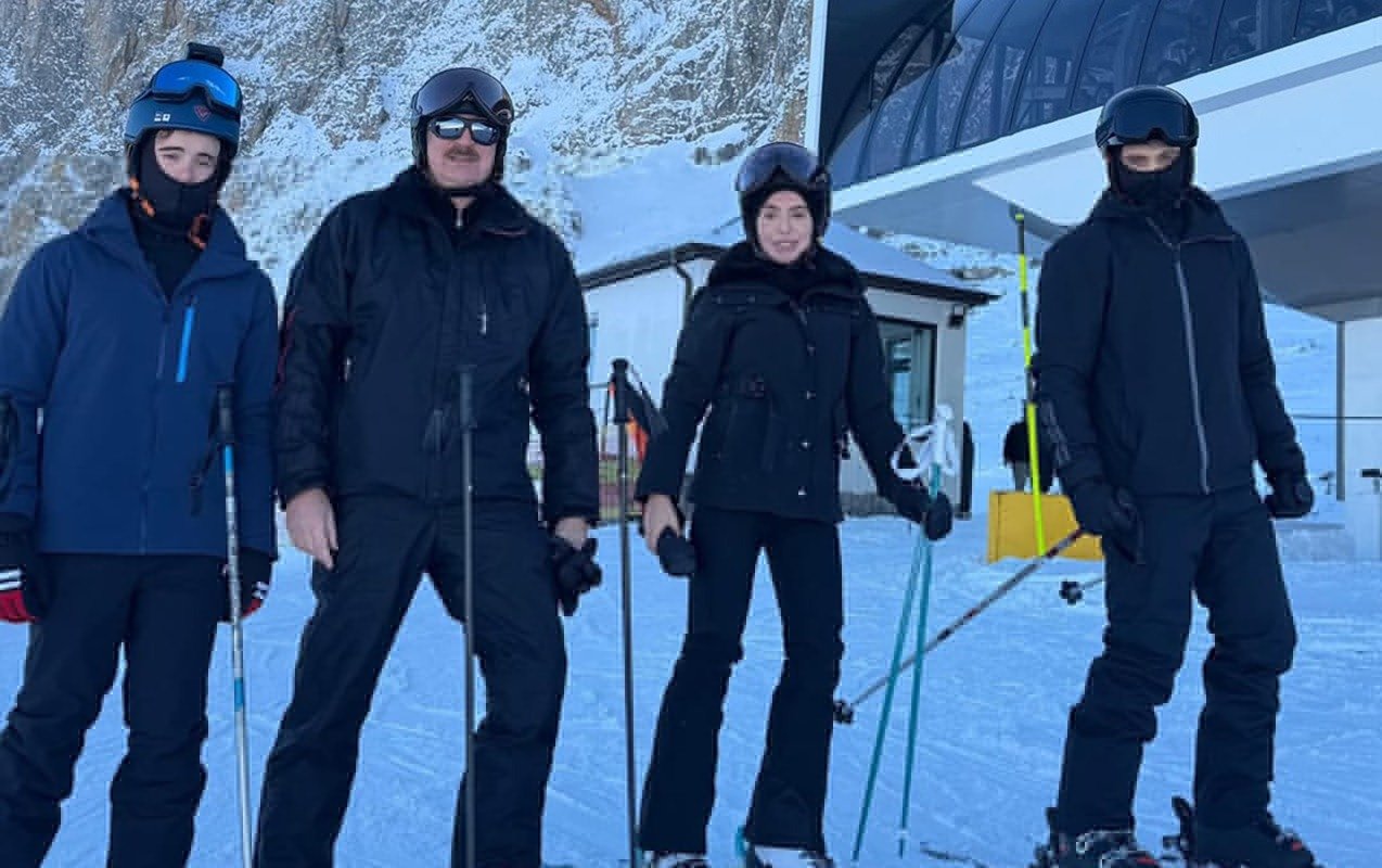 Prezident nəvələri ilə Şahdağda xizək sürdü – FOTO