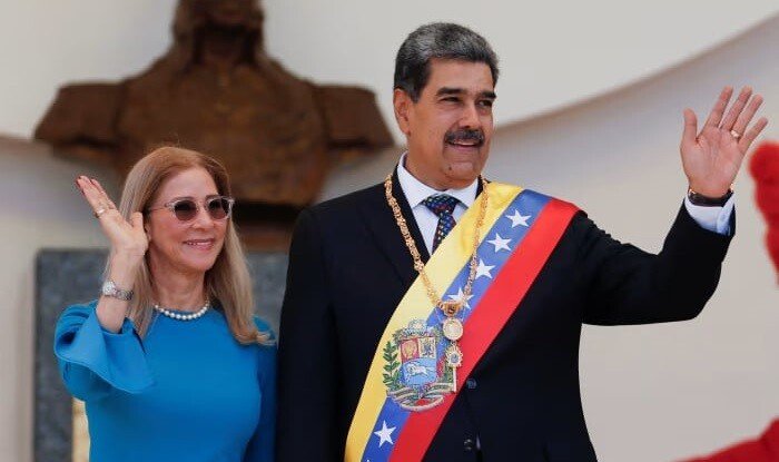 Maduro və arvadını yatdıqları yerdə tutub, zorla otaqdan çıxarıblar - DETALLAR