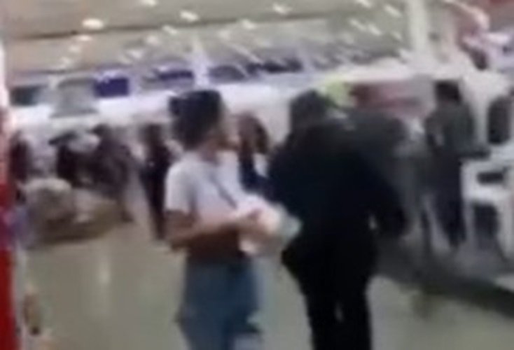 Venesuelada əhali supermarketi talan etdi – ANBAAN VİDEO