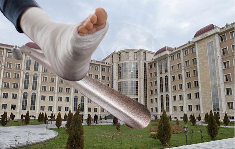 Həkimi xadimə əvəz edib? – “Sınıq ayağımı “rajok”la bərkitdilər”