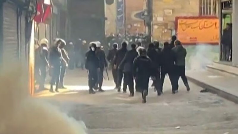 İranda etirazçılar iki şəhəri ələ keçirdilər - İDDİA