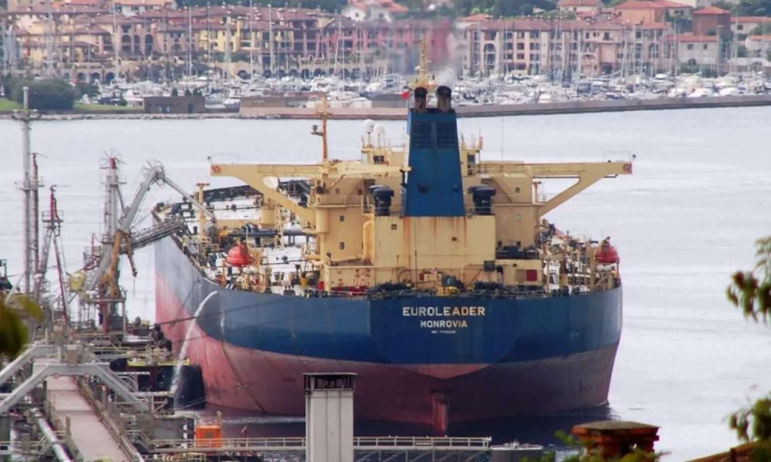 Türkiyə sahillərində Rusiya tankeri vuruldu