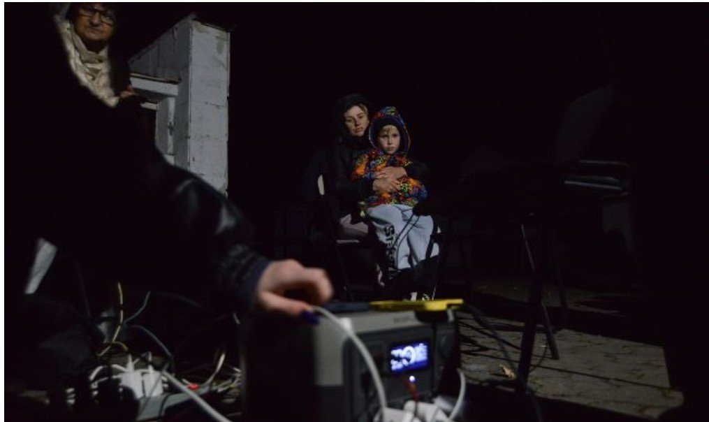 Rusiyanın qəddar hücumu: 10 dərəcə şaxtada Ukraynanın iki bölgəsi tam zülmətə qərq oldu