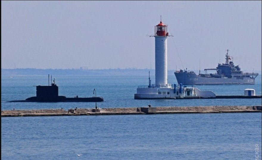 Rusiya Qara dənizdə iki gəmini vurdu: ölü və yaralılar var - Foto