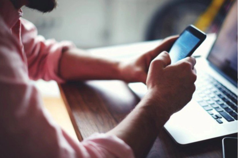 Bunları əsla etməyin! Fərqinə varmadan insanları bədbəxt edən 8 axşam vərdişləri hansılardır?