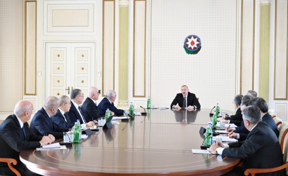 Prezident müşavirə keçirdi