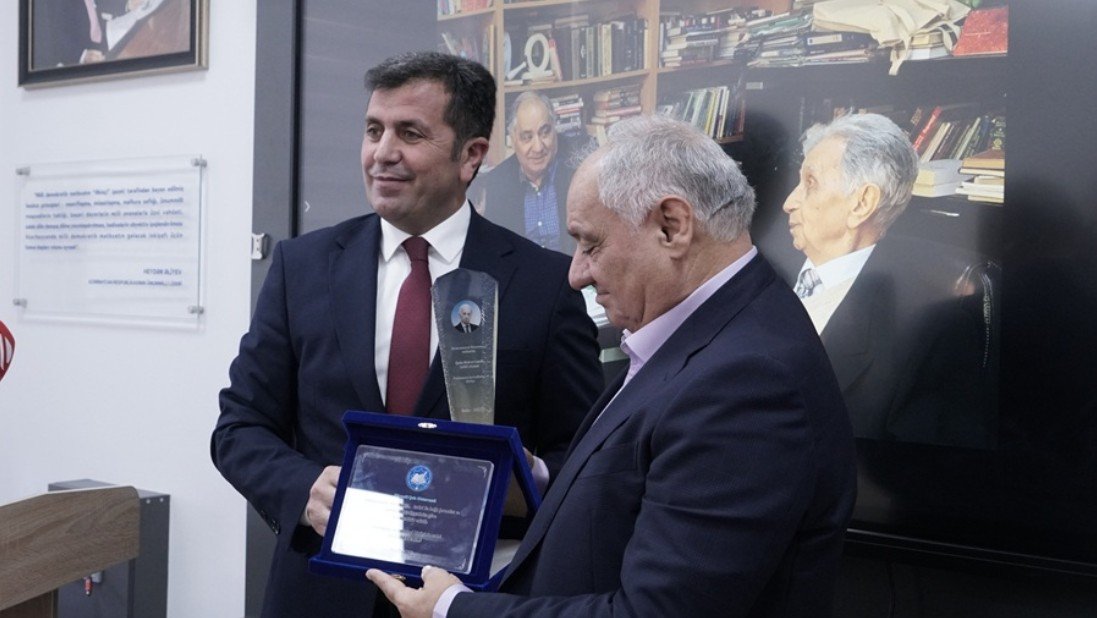 “Şirməmməd Hüseynov mükafatı” Qulu Məhərrəmliyə təqdim olunub