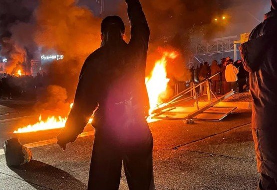 İranda etirazlarda 12 000 nəfər həlak olub – Qırğın əmrini şəxsən Xamenei verib?