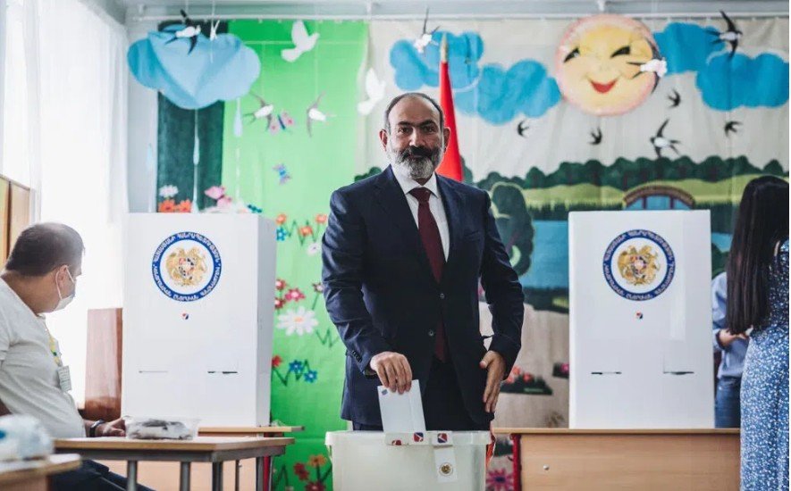 Niyə Bakı və Ankara Paşinyanı səssizcə dəstəkləyir?