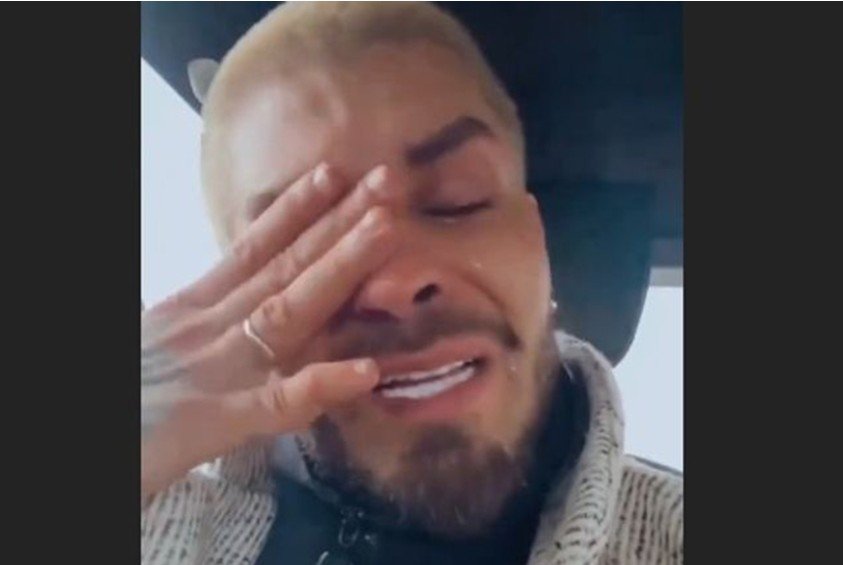 Türkiyəyə keçdi: Ağlayaraq ölkəsi üçün yardım istədi - VİDEO