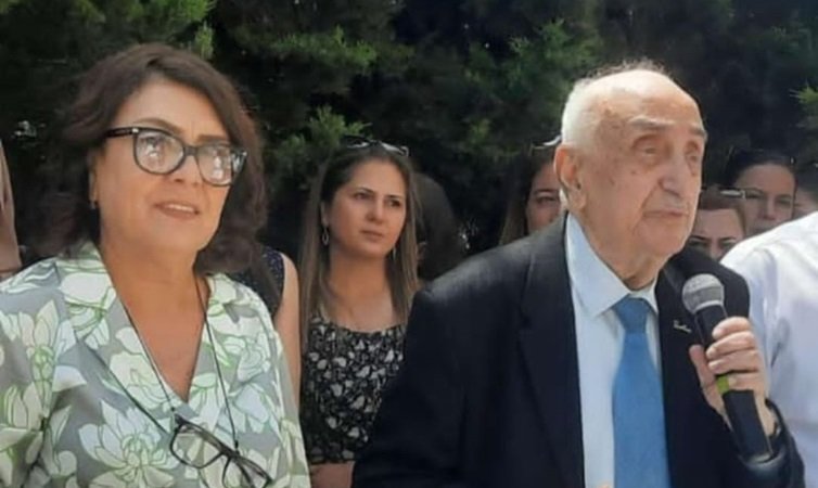 Onu yaşadan şagirdlərinin sevgisidir