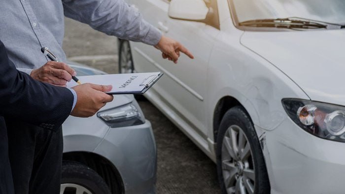 Parkinqdə avtomobilə dəymiş zərəri kim QARŞILAMALIDIR? – HÜQUQİ İZAH