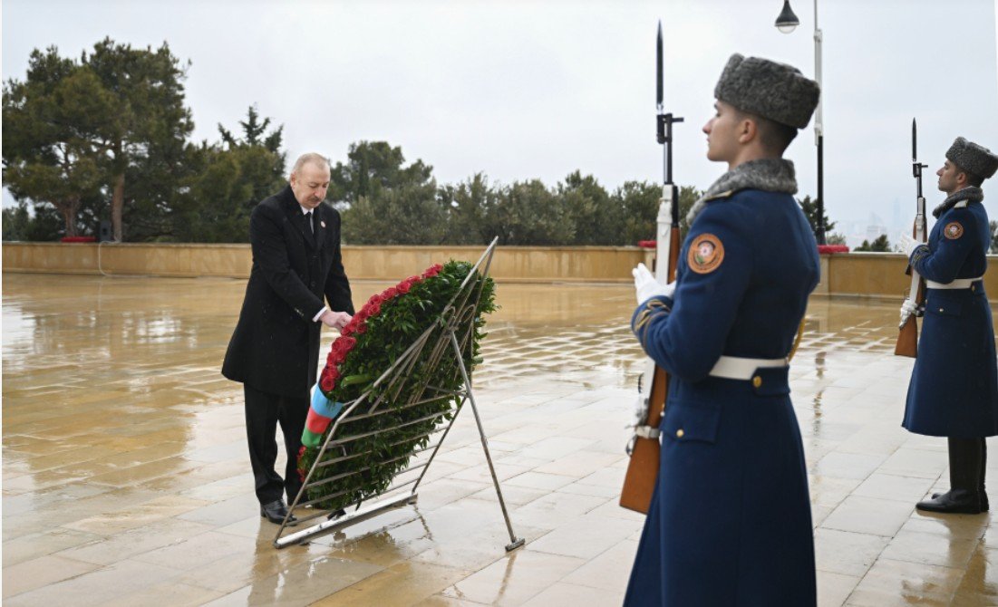 Prezident Şəhidlər xiyabanını ziyarət etdi - FOTOLAR