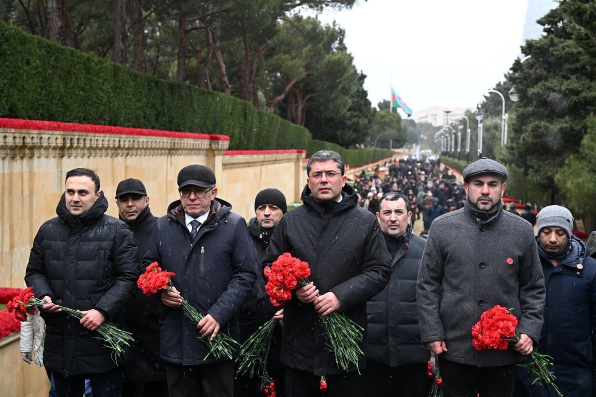 MEDİA nümayəndələri Şəhidlər xiyabanını ziyarət ediblər – FOTO