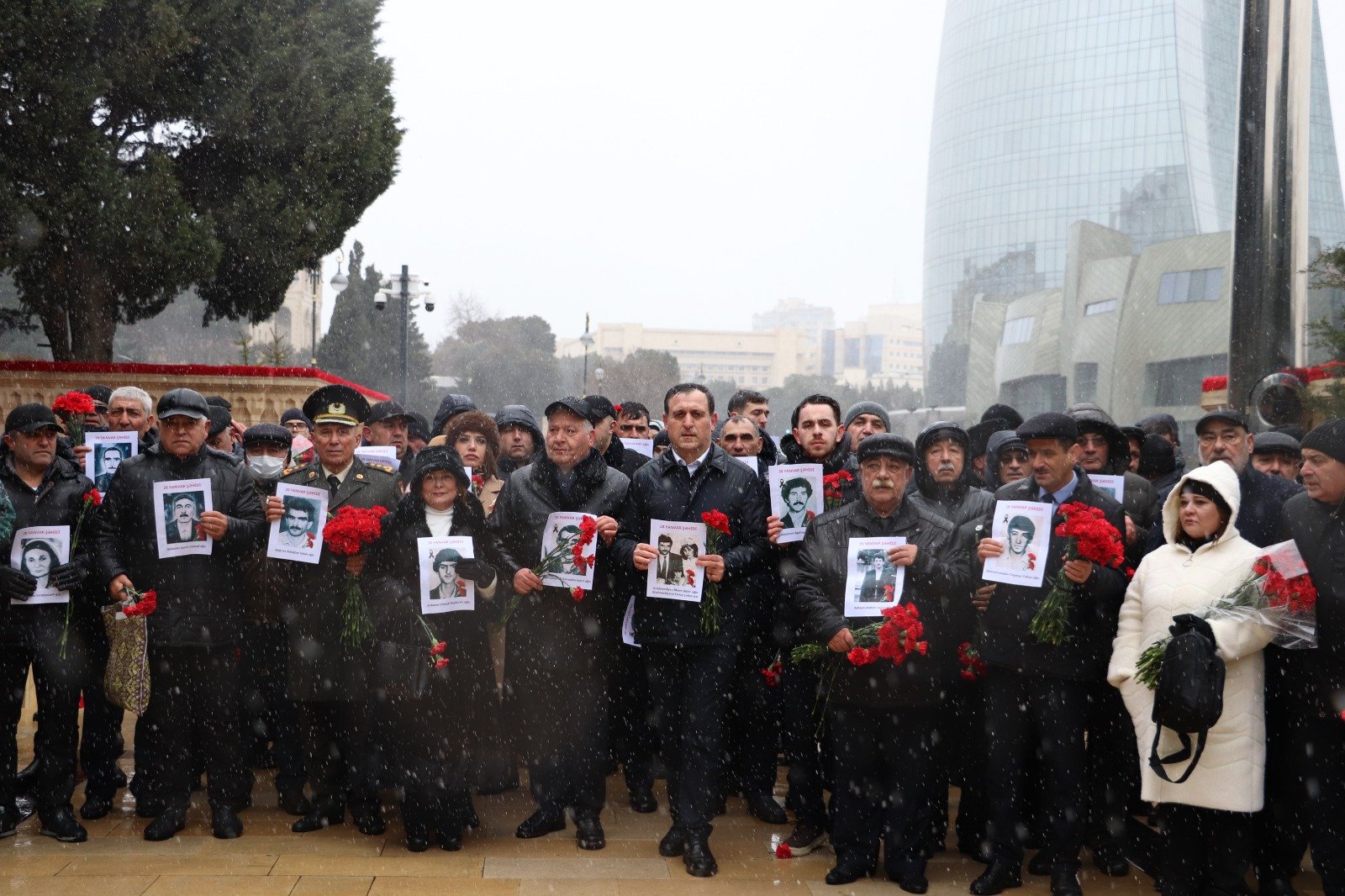 Vəhdət Partiyası 150 şəhidin şəkli ilə 20 Yanvar yürüşünə çıxdı - FOTO