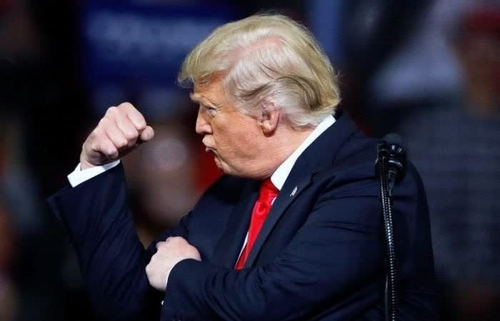 Tramp 1 ildə neçə ölkəni hədələyib?