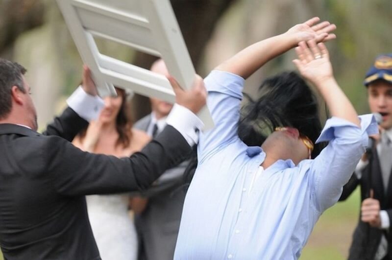 Şərurlu İsfəndiyarın restoranında dava düşdü - Tanınmış tiktoker döyüldü