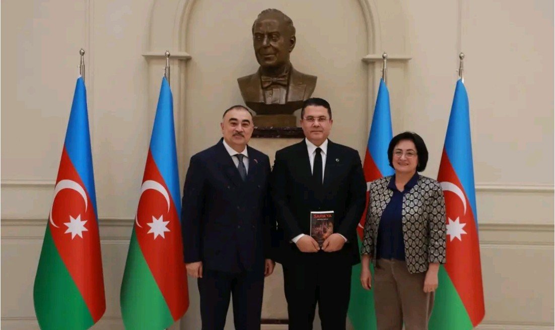 Aida Eyvazlının kitabı türkcə nəşr olundu