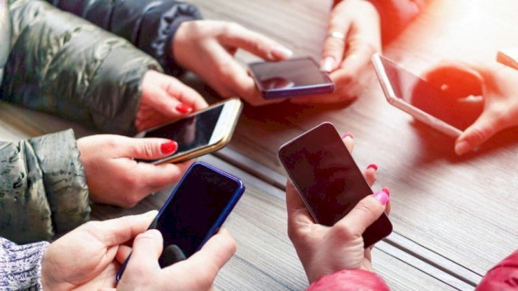 Yeni “xəstəlik” NÖVÜ – İnsanlardan uzaq qalmaq simptomları daha da AĞIRLAŞDIRIR