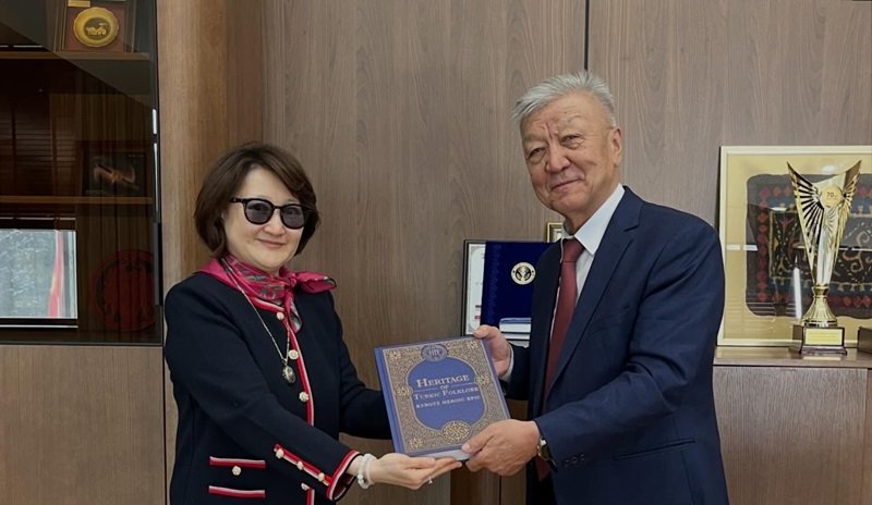 Türk Mədəniyyəti və İrsi Fondunun Prezidenti Qırğız Respublikasının Milli Elmlər Akademiyasının Prezidenti ilə görüşüb