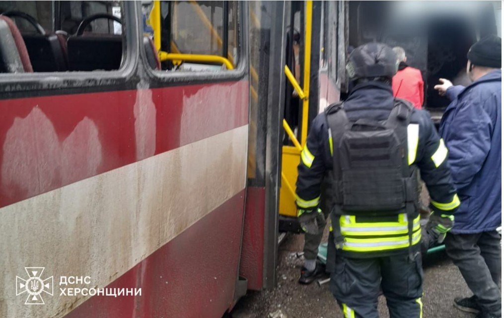 Xersonda DƏHŞƏT: Rusiya sərnişin avtobusunu VURDU - Ölən və yaralanalar var