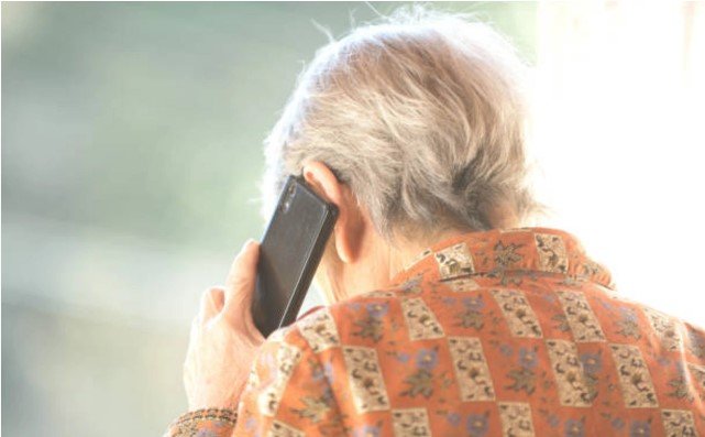 Su idarəsinin "əməkdaşı" yaşlı qadını aldatdı, pulunu aldı, telefonunu oğurladı