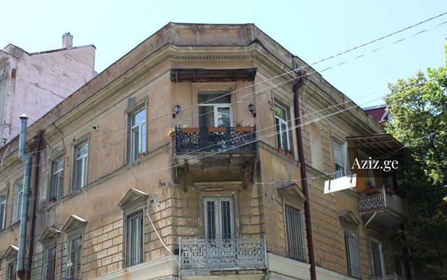 Azərbaycanın Gürcüstandakı ilk səfirliyi harada yerləşib?