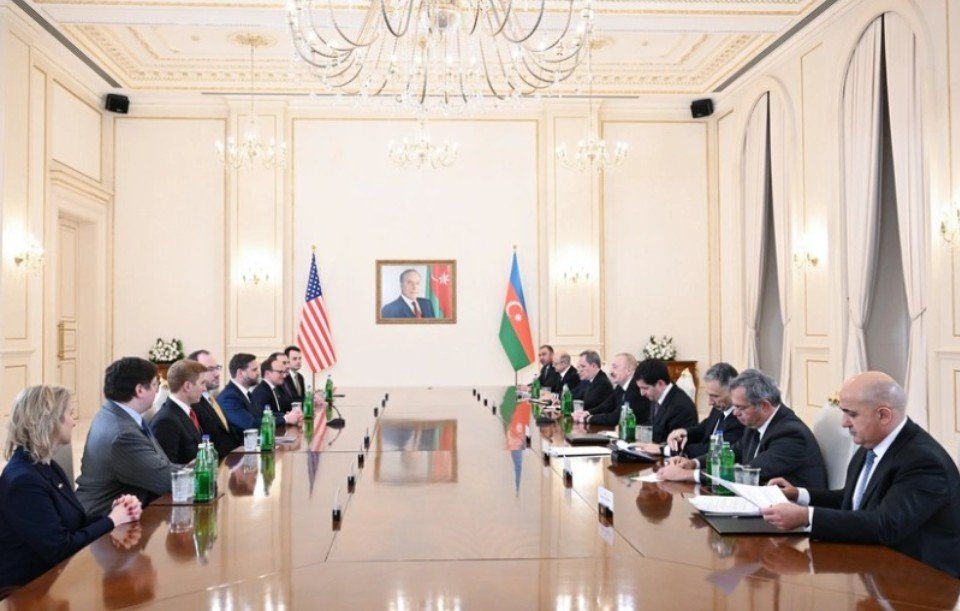 Prezidentin Venslə geniş tərkibdə görüşü başlayıb