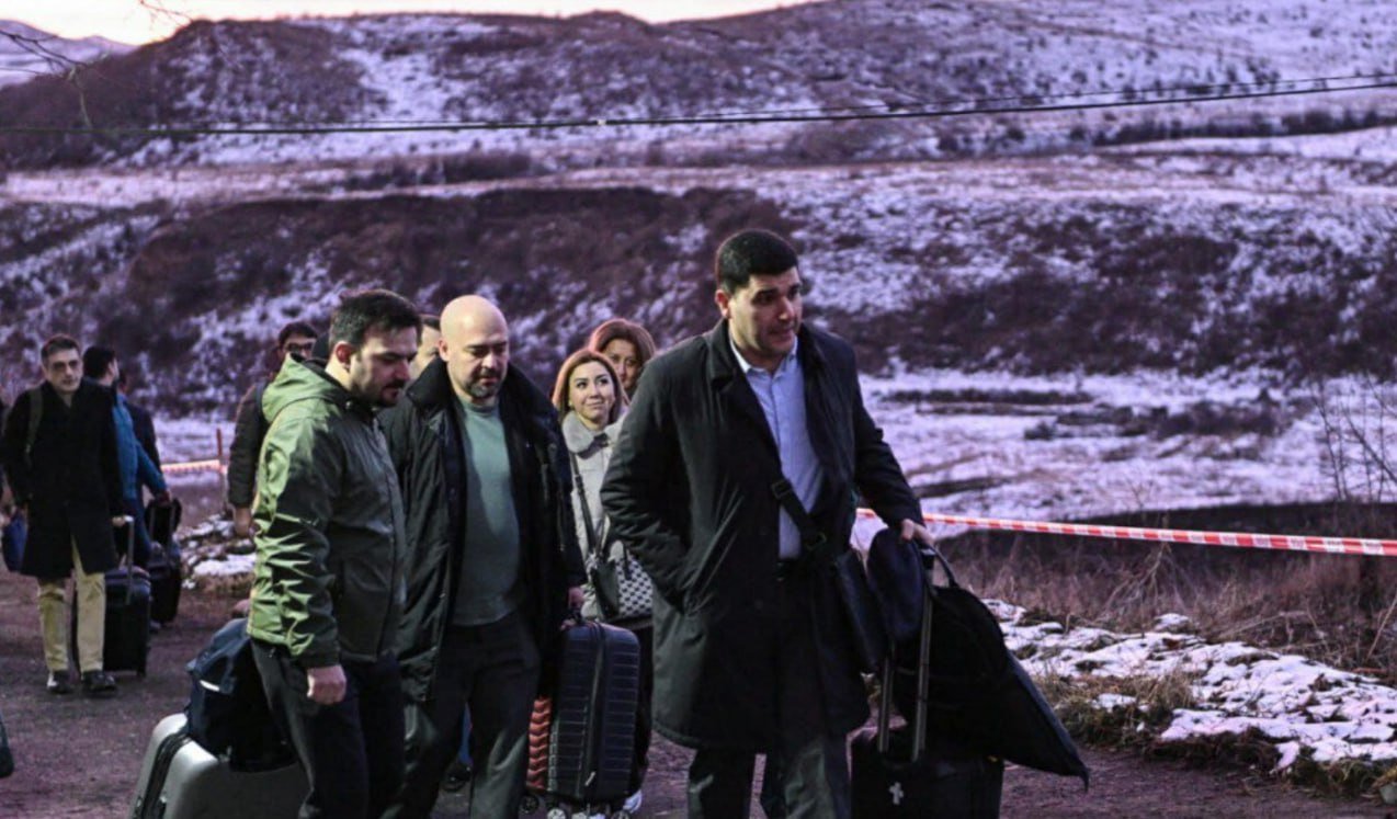 Azərbaycanın QHT nümayəndələri quru sərhədlə Ermənistana gediblər - SİYAHI-VİDEO