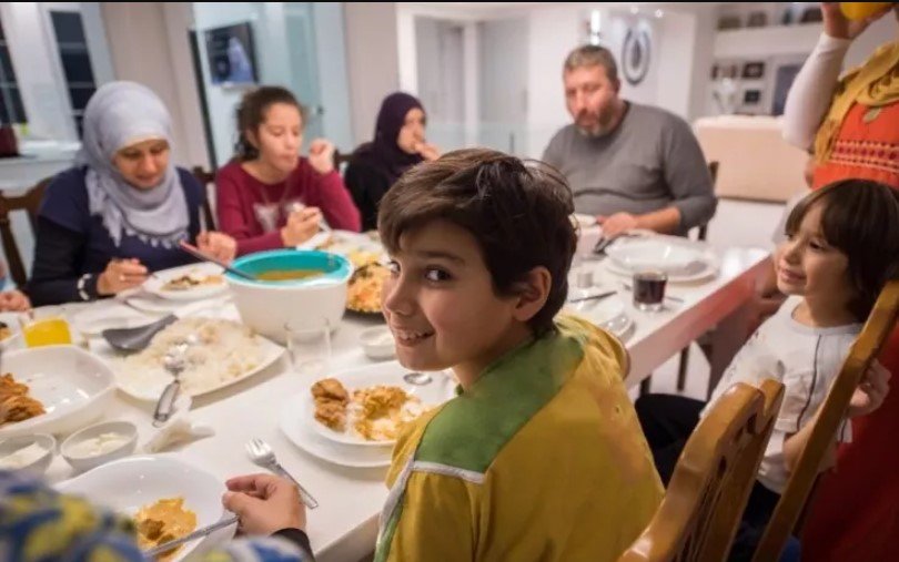 İynə vurmaq, tüstü, ətir və yemək qoxusu orucu pozur? - Doğru bilinən yanlışlar