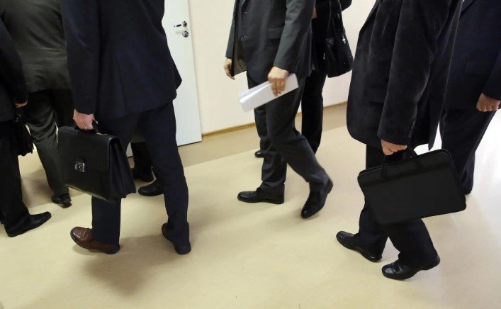 Daha bir icrada ixtisarlar: yüksək vəzifəli şəxslər işdən çıxarıldı