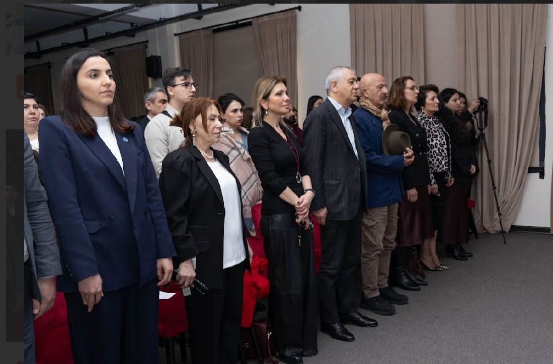 Xəzər Universiteti Dünya Məktəbində Xocalı qurbanlarının əziz xatirəsinə ithaf olunan “Sən qayıdacaqsan” adlı tamaşa təqdim olundu- FOTOLAR