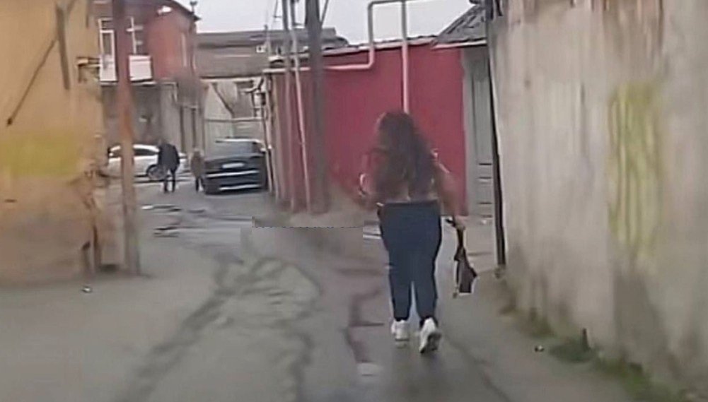 Bakıda taksi sürücüsü qadın müştərini biabır etdi — FOTOLAR