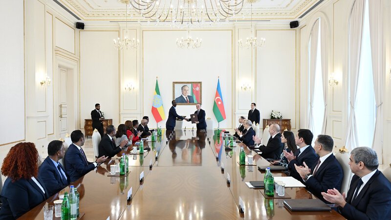 İlham Əliyevin Efiopiyanın Baş naziri ilə geniş tərkibdə görüşü oldu