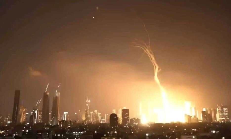 SEPAH elan etdi: İsrailə və ABŞ bazalarına qarşı genişmiqyaslı hücum başladı