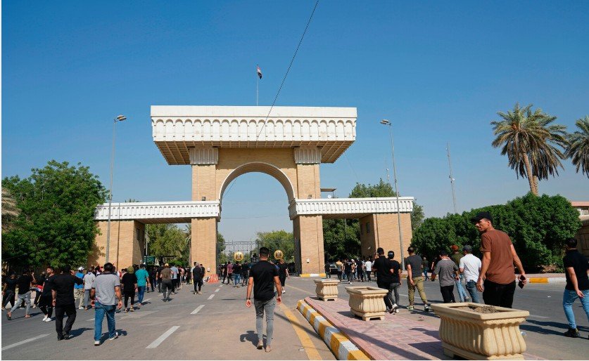 İraqda etirazçılar ABŞ səfirliyinə hücum etdilər – VİDEO