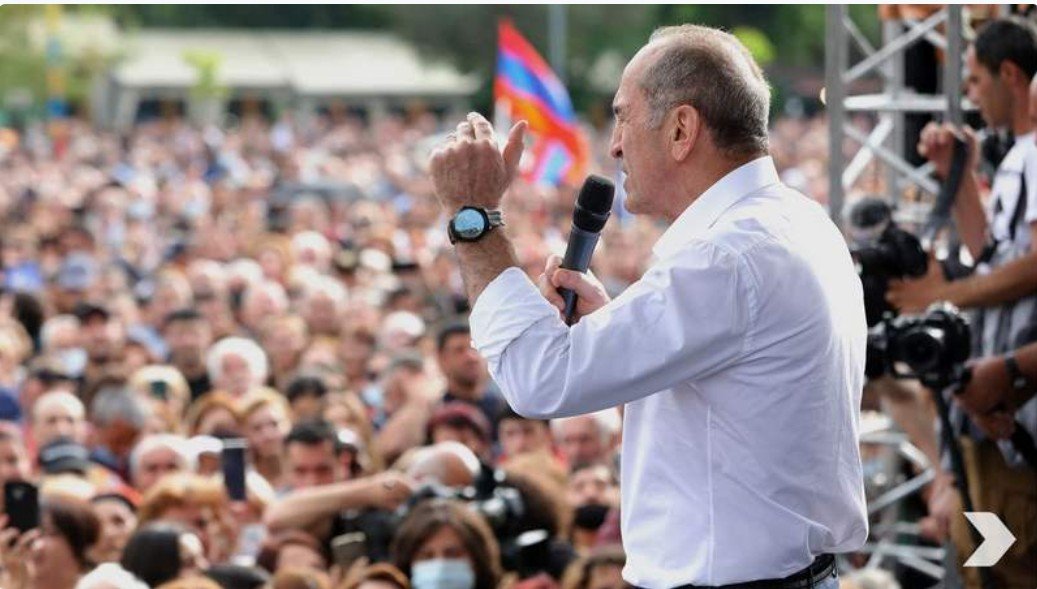 Ermənistan seçkiləri: Koçəryan yeni siyasi ittifaq hazırlayır