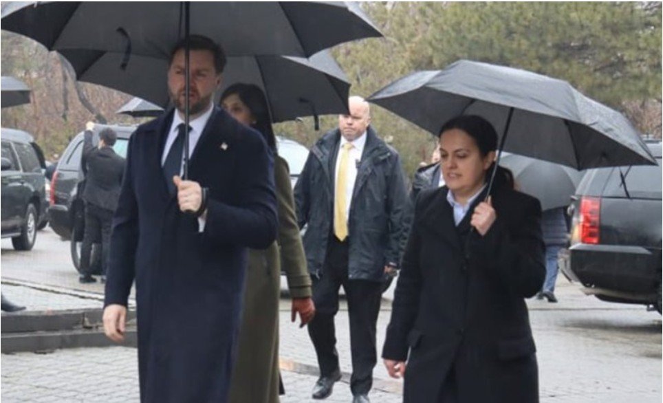 Vensə Qarabağla bağlı kitab hədiyyə etdi - Paşinyan işdən çıxardı