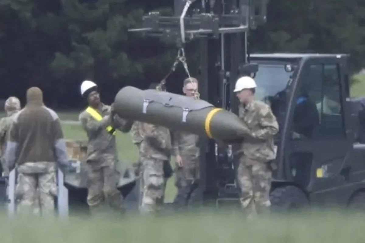 Görüntülər Avropa ölkəsindəndir! İrana zərbə endirəcək raketlər təyyarələrə yüklənir