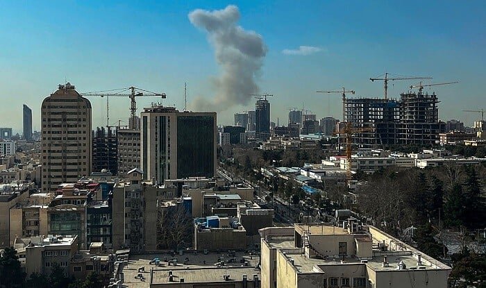 Tehranda hava limanı vuruldu, təyyarə yandı - VİDEO