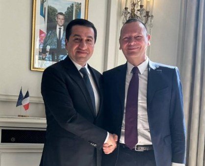 Hikmət Hacıyev Parisdə Makronun müşaviri ilə müzakirə aparıb