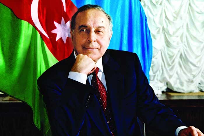 Bir çinarın kölgəsində: Türk dünyasının birliyinə aparan yol