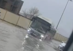 Zabrat yolunda "BakuBus" batdı – VİDEO