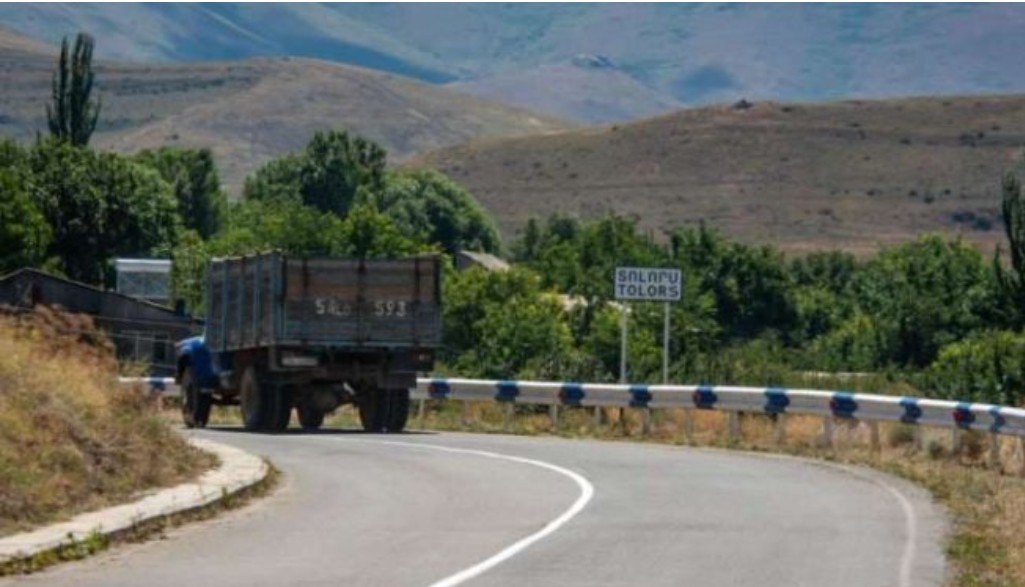 Ermənistana yük aparan maşını raketlə vurdular